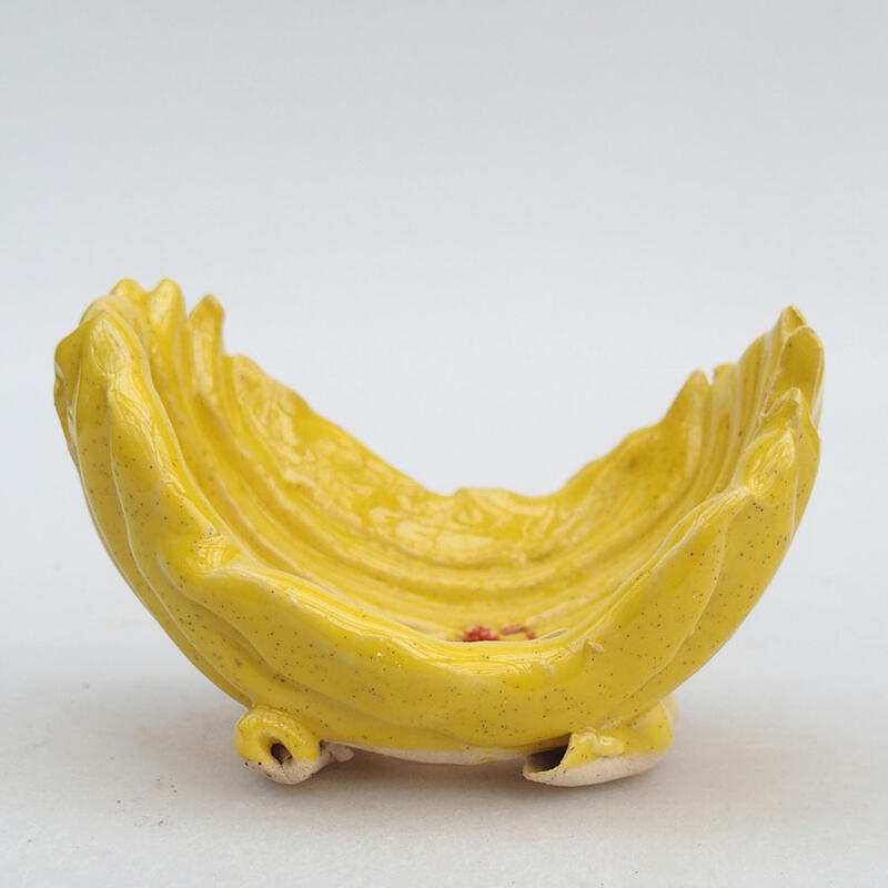 Ceramic shell 10 x 7 x 7 cm, color yellow