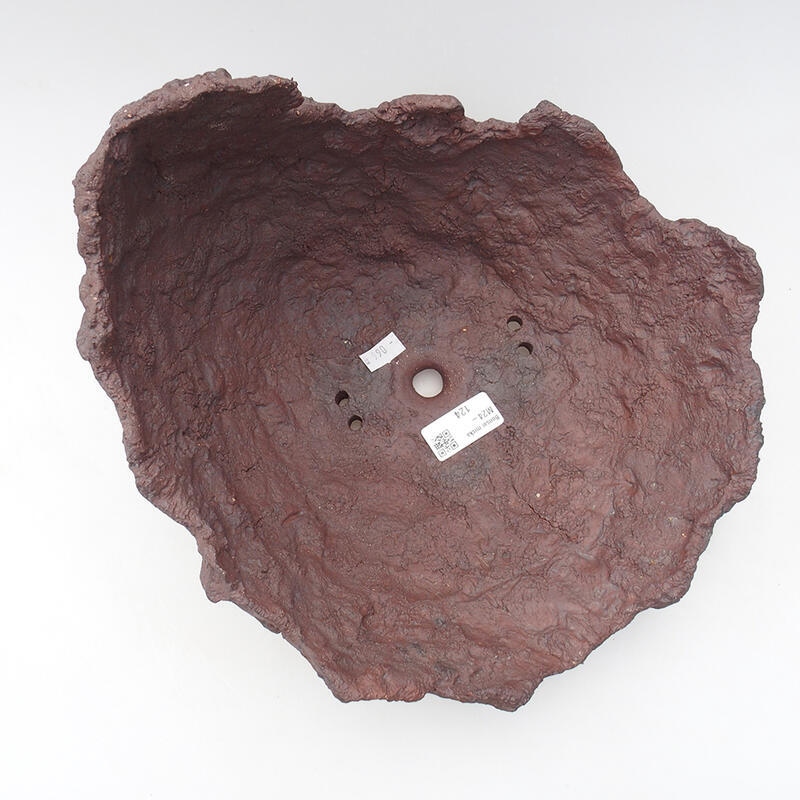 Ceramic shell 26 x 25 x 21 cm, color brown