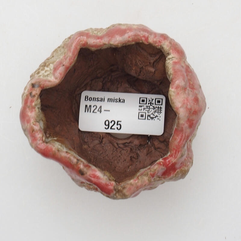 Ceramic shell 5 x 5 x 5 cm, color red and white