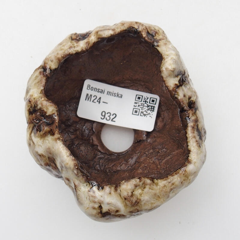 Ceramic shell 6 x 6 x 6 cm, color white-brown