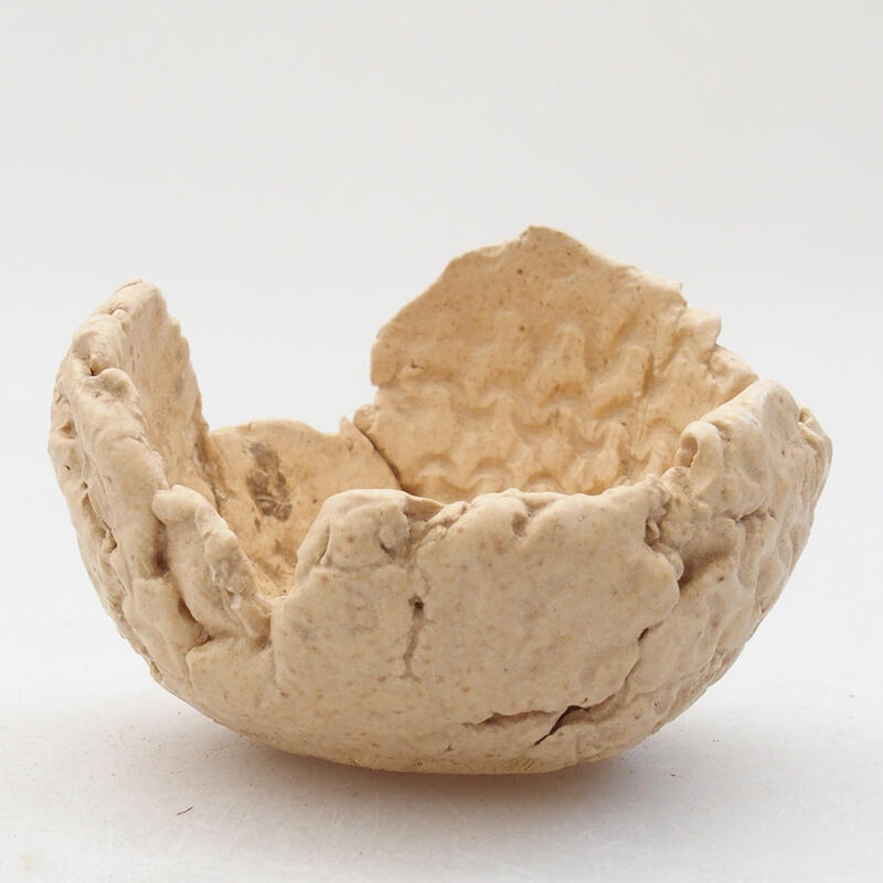 Ceramic shell 7 x 7 x 5.5 cm, color beige