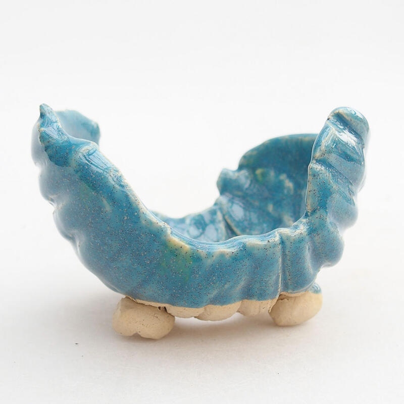 Ceramic shell 8.5 x 7.5 x 6 cm, color blue