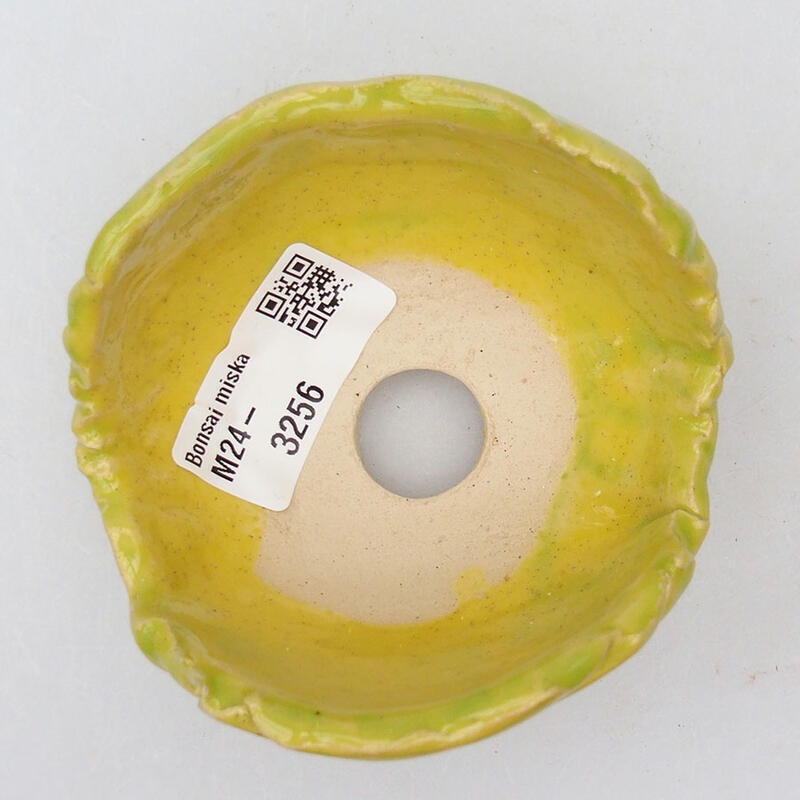 Ceramic shell 8.5 x 8.5 x 6 cm, color yellow-green