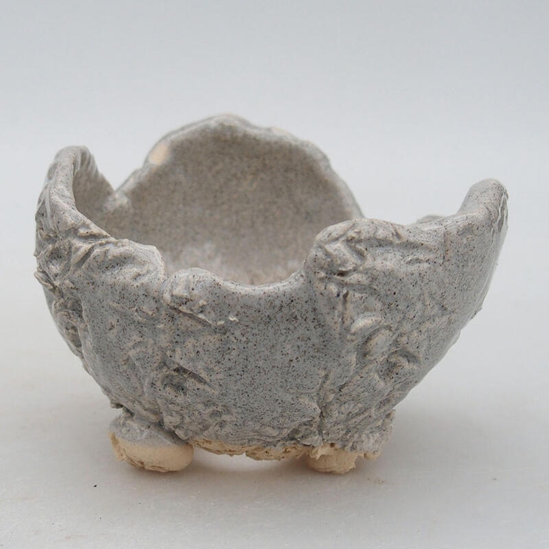 Ceramic shell 8.5 x 8.5 x 7 cm, color gray