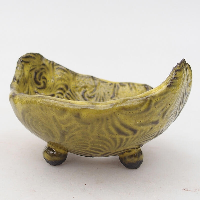 Ceramic Shell 8.5 x 8 x 5 cm, green-yellow color