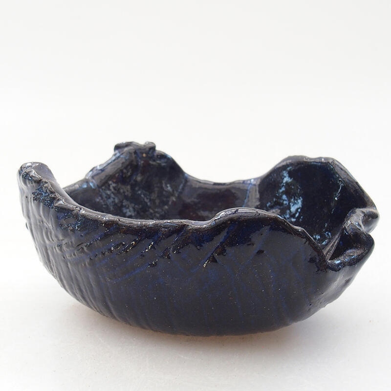 Ceramic Shell 8 x 6.5 x 3.5 cm, color blue-black