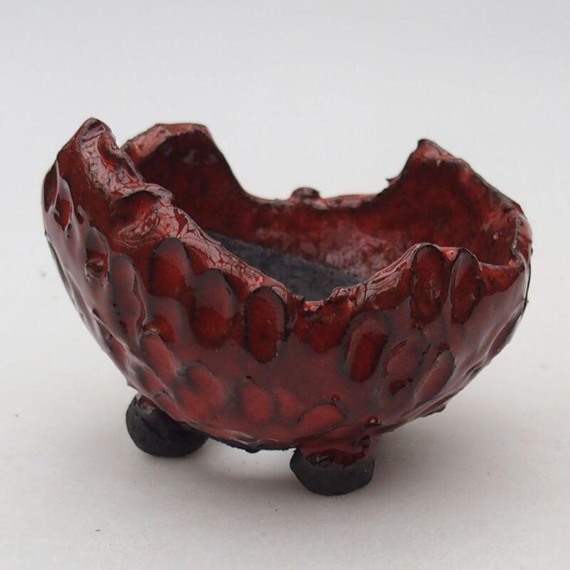 Ceramic shell 8 x 8 x 6 cm, color red