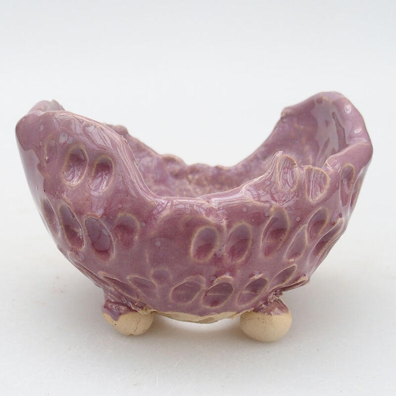 Ceramic shell 9.5 x 8 x 6 cm, color purple