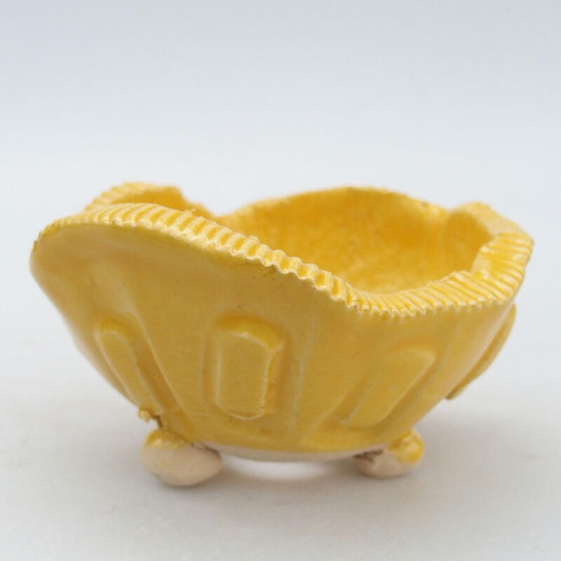 Ceramic shell 9.5 x 9.5 x 6 cm, color yellow