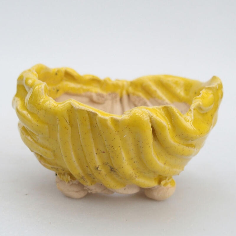 Ceramic shell 9.5 x 9 x 6 cm, color yellow