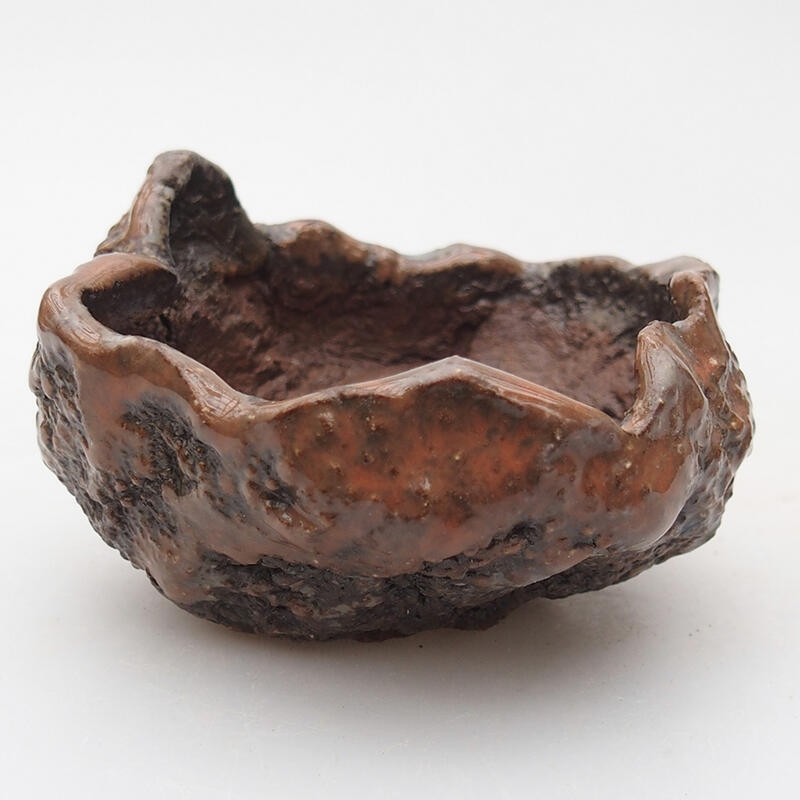 Ceramic shell 9 x 8,5 x 5,5 cm , colour brown