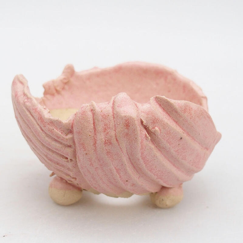 Ceramic shell 9 x 8.5 x 5.5 cm, color pink