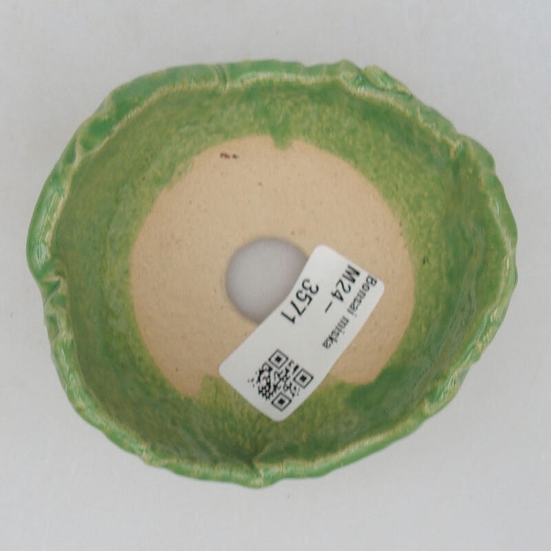 Ceramic Shell 9 x 8.5 x 5.5 cm, color green