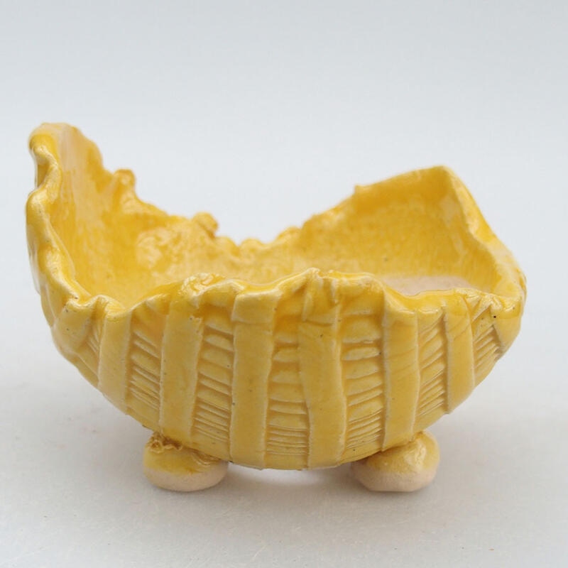 Ceramic Shell 9 x 8.5 x 6 cm, color yellow