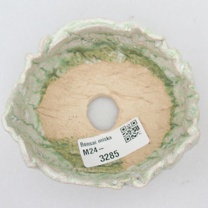 Ceramic shell 9 x 8 x 5 cm, color white-green