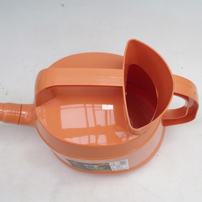 Plastic watering can 4.5 liters