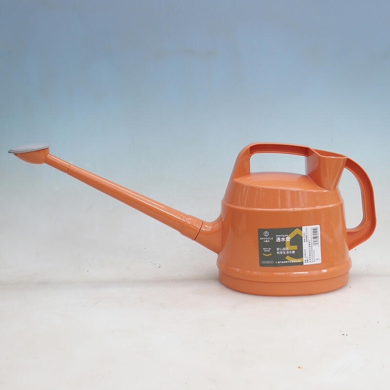 Plastic watering can 4.5 liters